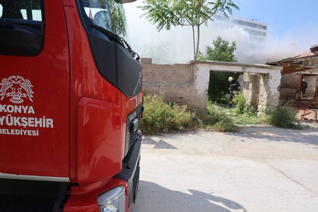Konya merkezde ev yangını! 2